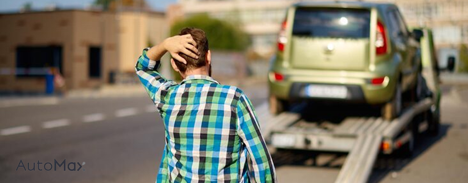Quitter le véhicule et attendre derrière les glissières
