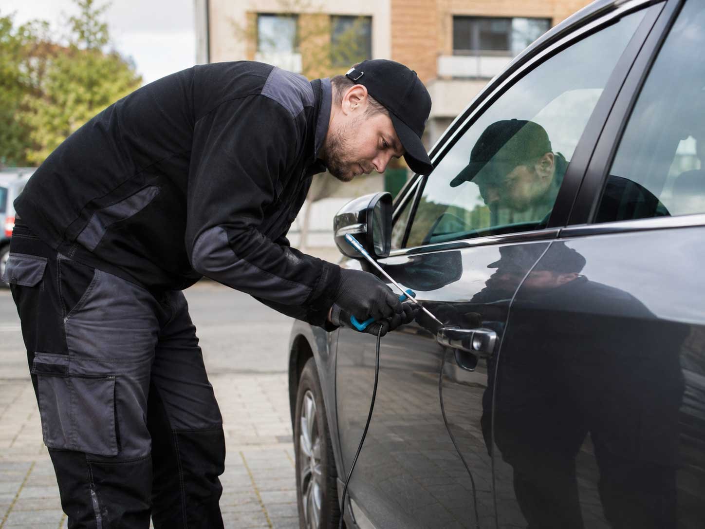 Clé oubliée dans la voiture ? Ouverture sans casse